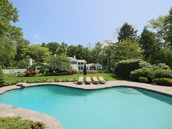 36 Chestnut Woods Road