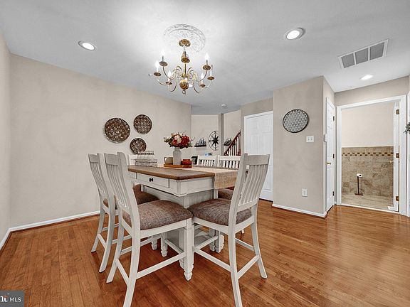 5th image of 1451 Sweetbriar Dr