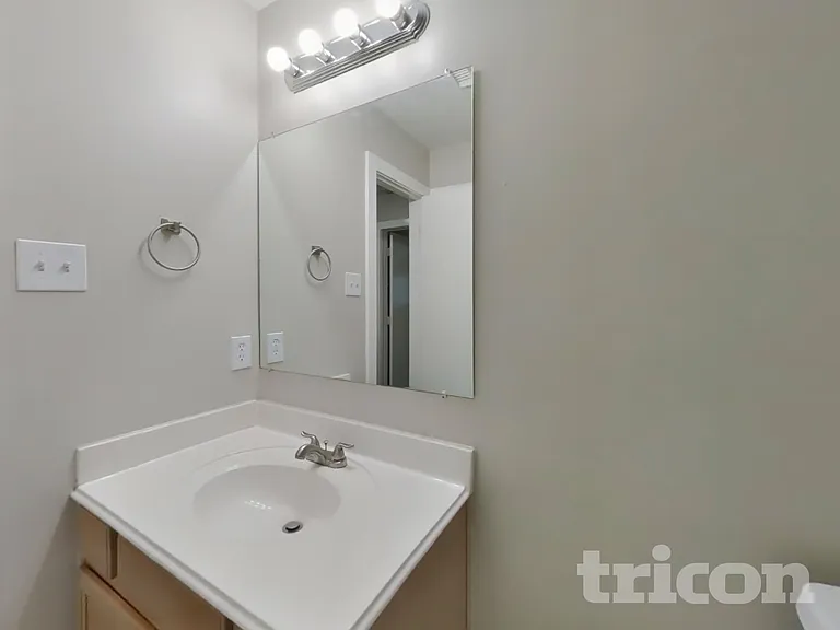 18167 Woodsdale Ct — Photo 12