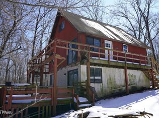 70 Humming Bird Ln, Hawley, PA 18428