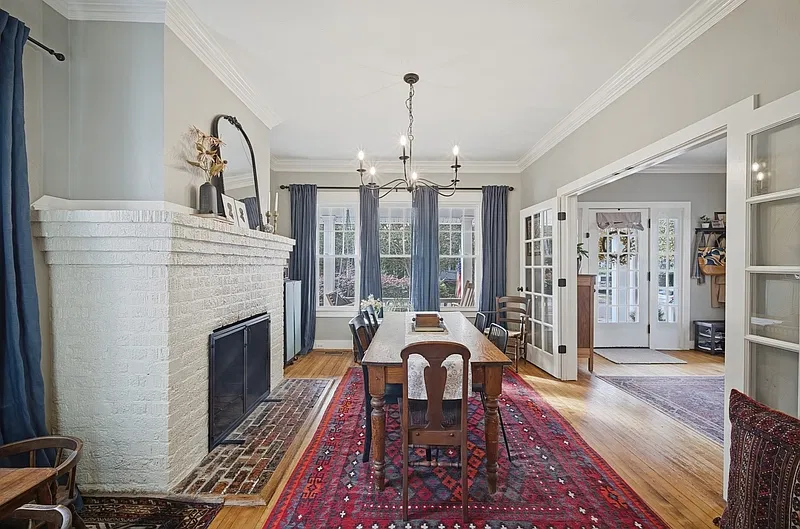 4 bed, 2.5 bath, 2300 sqft, $3,500 — Photo 4