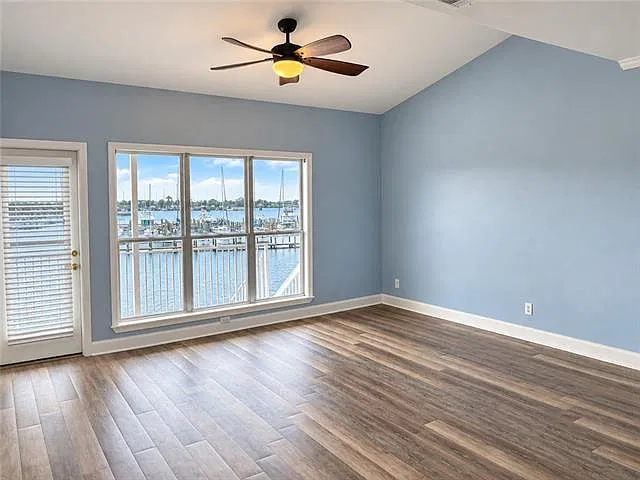 2 bed, 2.5 bath, 1115 sqft, $1,650 — Photo 3
