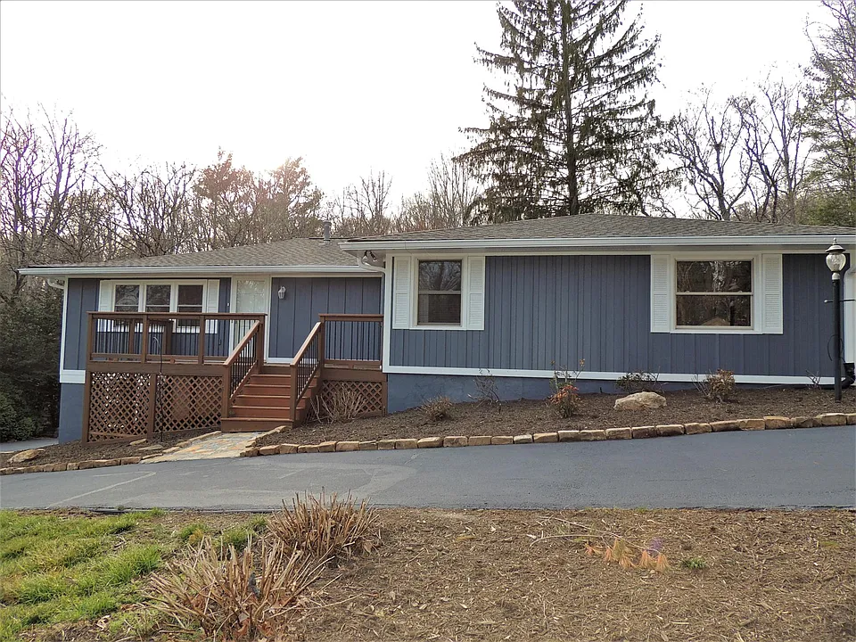 4 Weston Ln