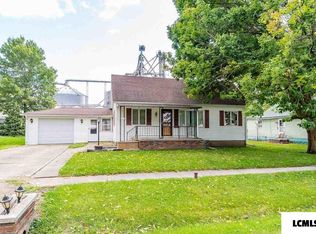 300 W Delavan St, New Holland, IL 62671