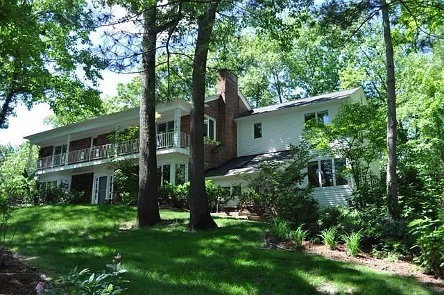 432 Riverview Dr photo 1
