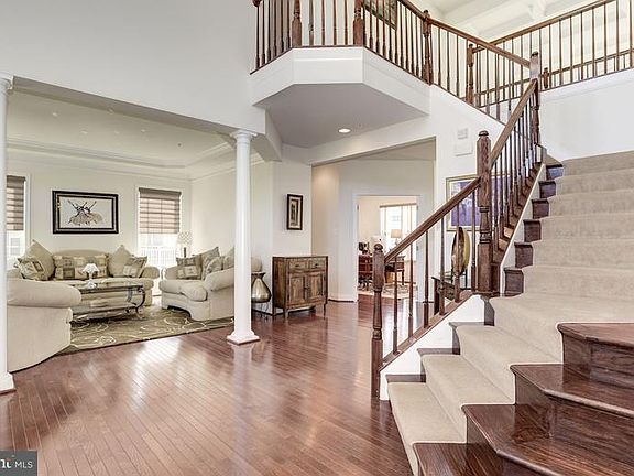 5th image of 303 Fortress Ct