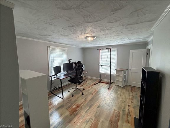 3rd image of 2422 Lucille St