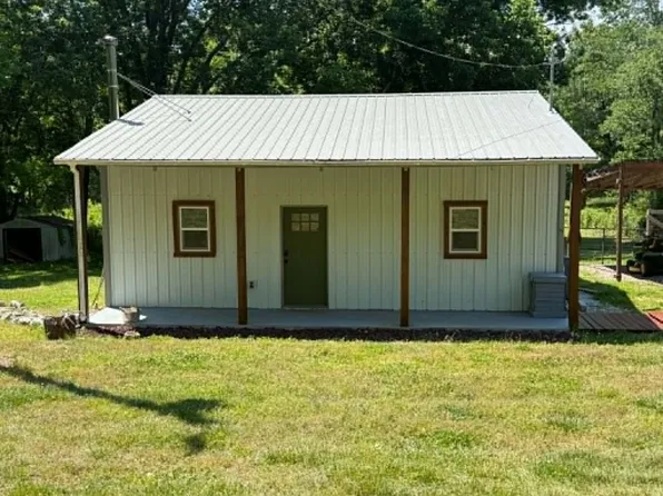2267 Leatherwood Rd, Stewart, TN 37175