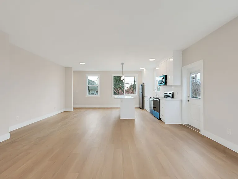 710 Catherine St — Photo 34