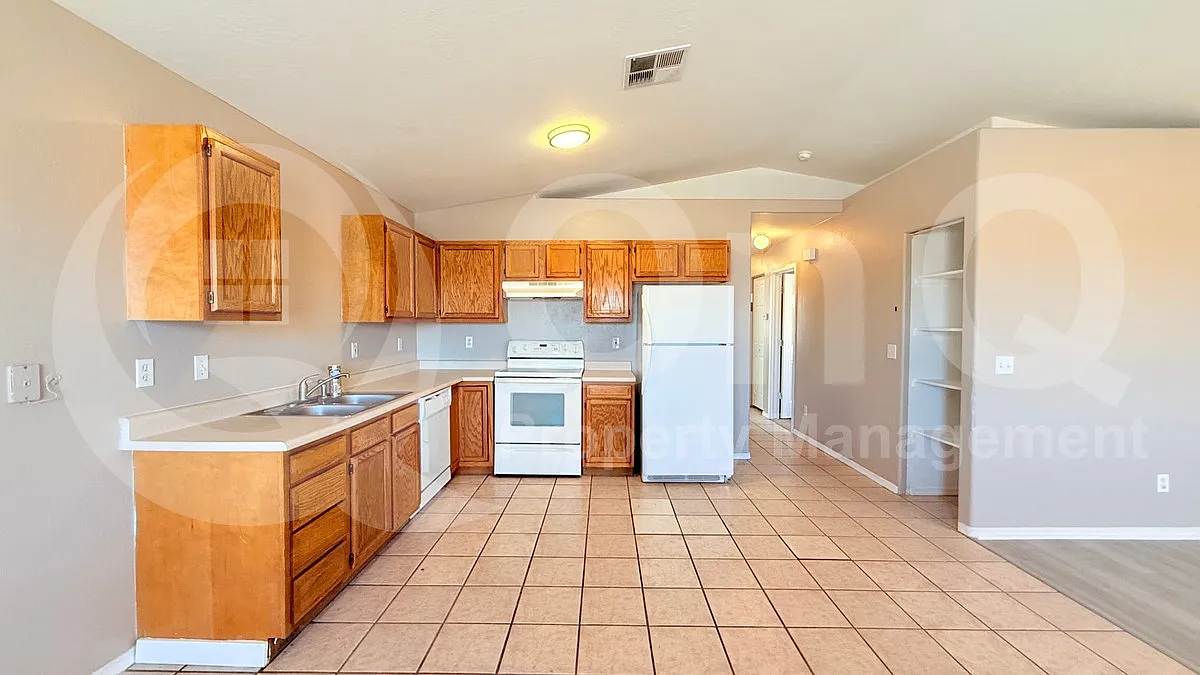 3 bed, 2.0 bath, 1008 sqft, $1,099 — Photo 2