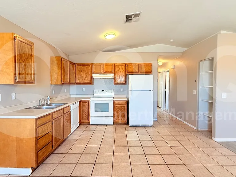 8210 W Concordia Dr #2 — Photo 2
