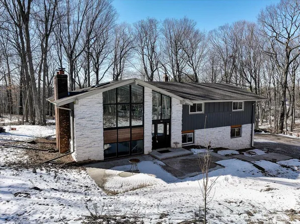 679 Ridgewood Knoll, Hubertus, WI 53033