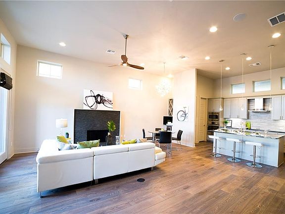 4th image of 13520 Galleria Cir