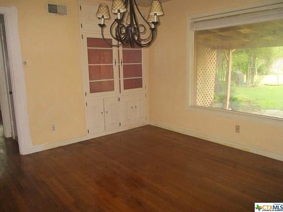 3rd image of 2402 Sunny Ln