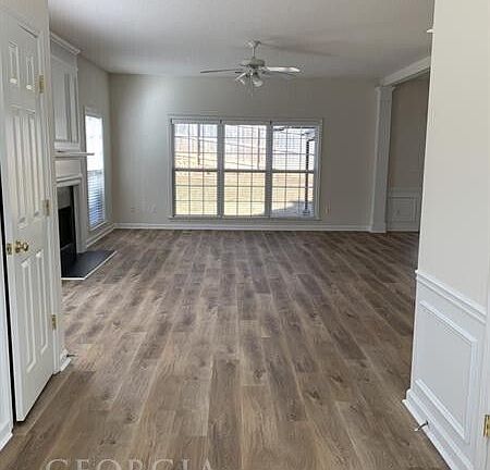 2nd image of 2819 Priestcliff Dr SE