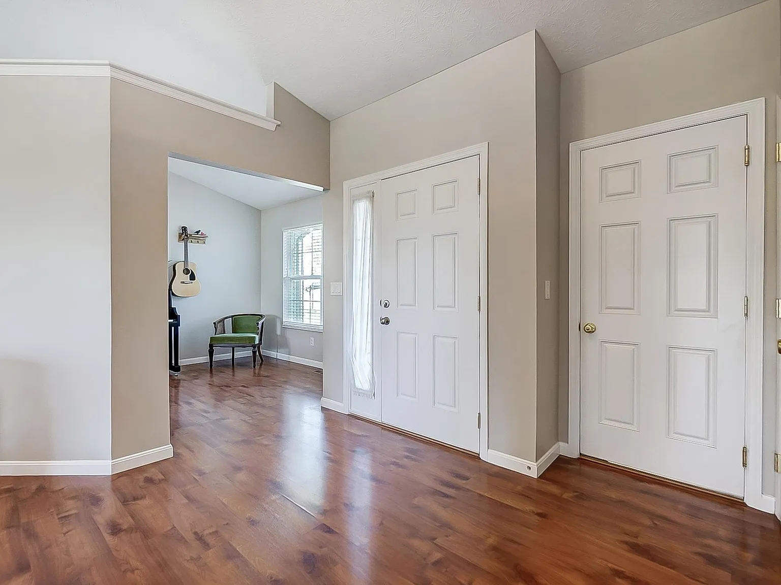 3 bed, 2.5 bath, 2460 sqft, $2,495 — Photo 4