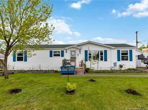 10 Peridot St, Moncton, NB E1H 3E5