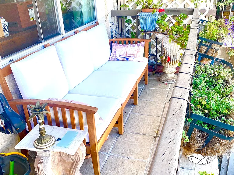 Relax on the private terrace, and enjoy the hummingbirds and the view!
