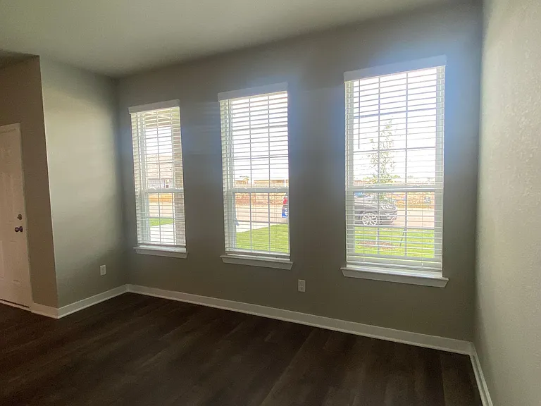 1242 Dowdy Dr — Photo 7