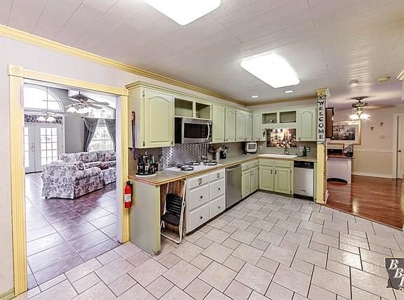 5th image of 217 Estate Dr