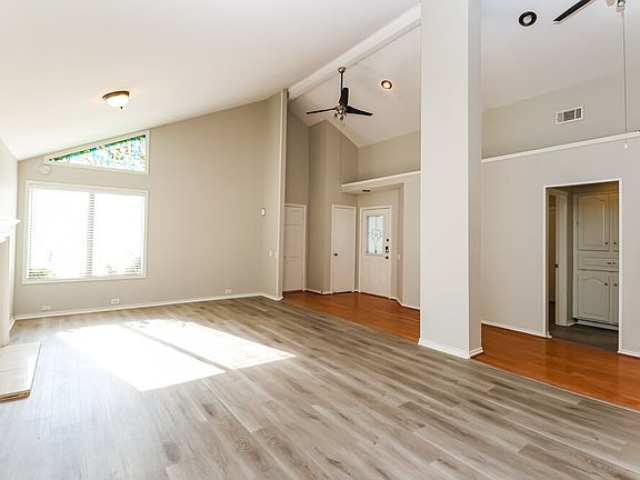 5th image of 8611 Pines Place Dr