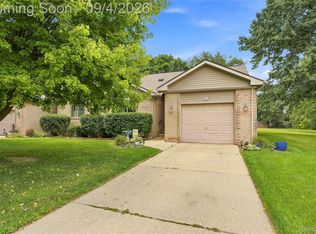 22240 Quail Run Cir Unit 2, South Lyon, MI 48178
