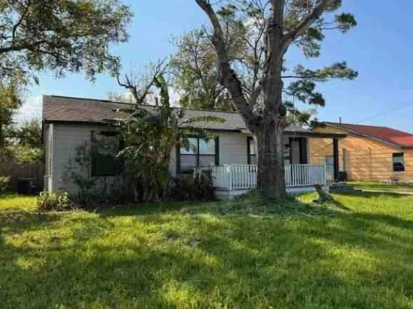 428 Azalea St, Lake Jackson, TX 77566