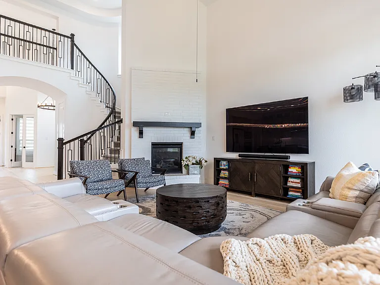 208 Sadaba St — Photo 14