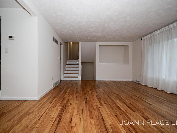 3rd image of 9948 Joanne Pl