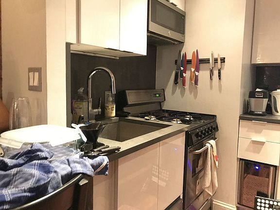 5th image of 122 Mulberry St #1