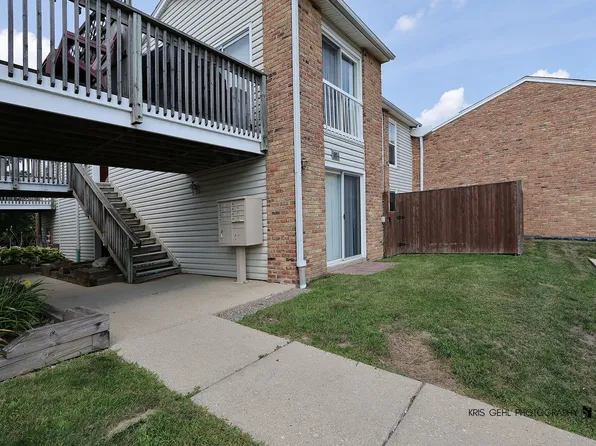 1854 Huntington Blvd APT C, Hoffman Estates, IL 60169