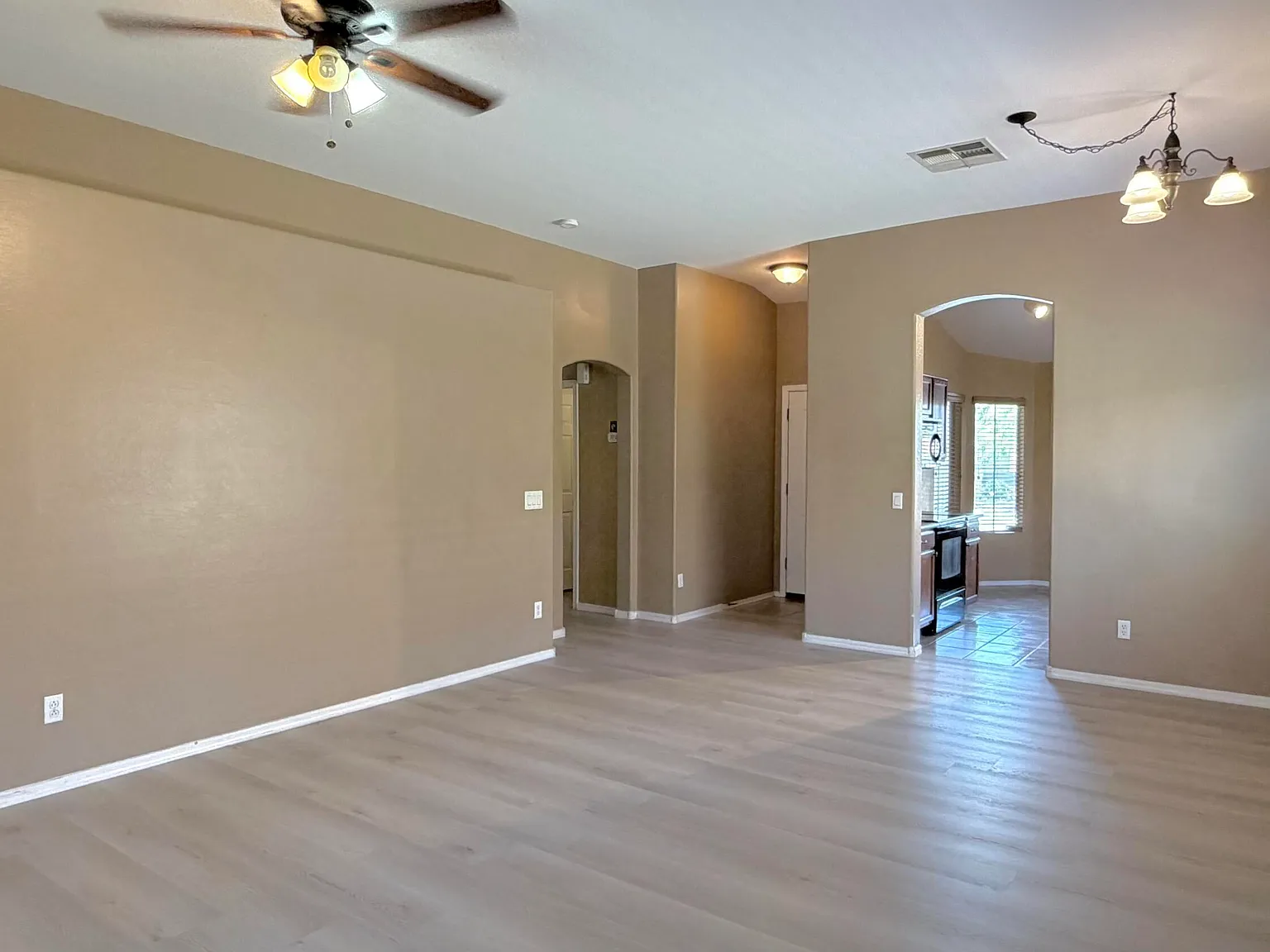3 bed, 2.0 bath, 1271 sqft, $1,850 — Photo 4