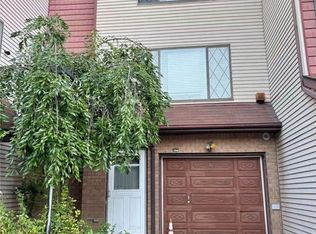34 Maryland Ln, Staten Island, NY