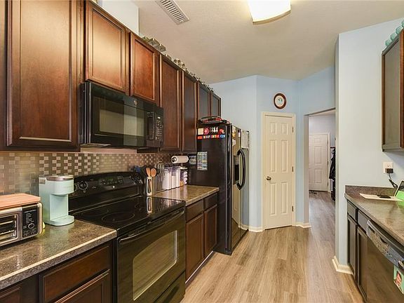 3rd image of 213 Monticello Ct