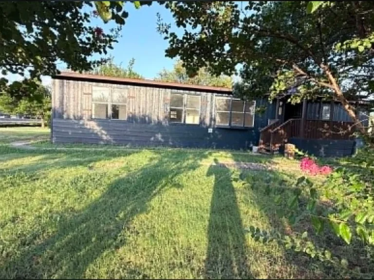 111 King Rd — Photo 2