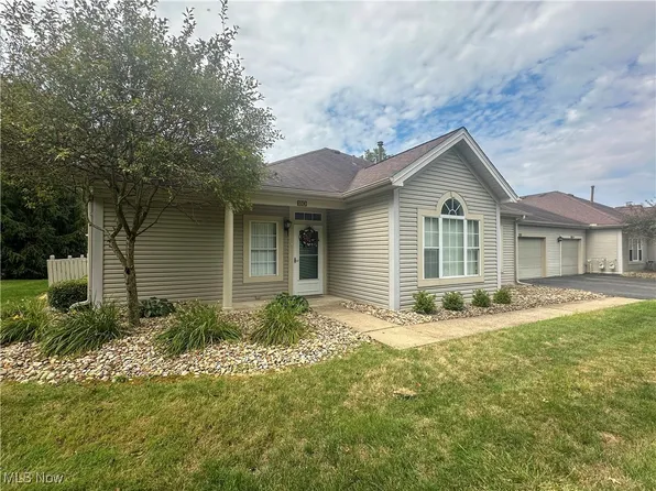 20 Woodland Chase Blvd, Niles, OH 44446