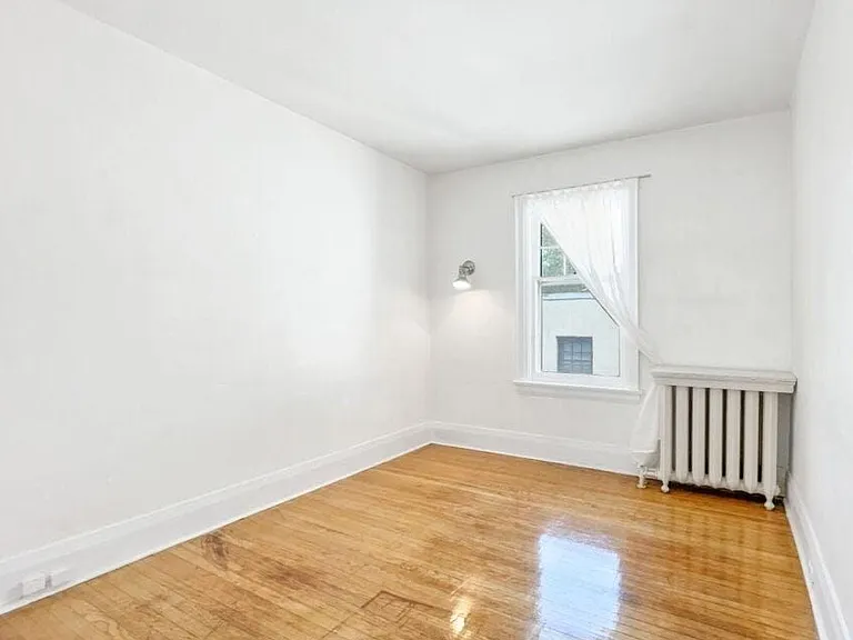 12 Kendal Ave #5 — Photo 3