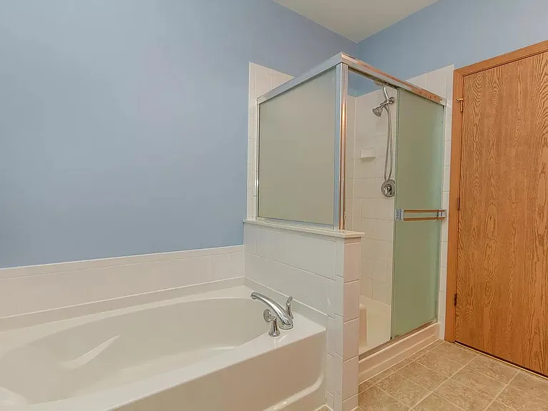 2305 Aurora Dr #1 — Photo 8