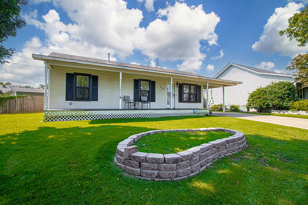 3 bed, 1350 sqft, $4,200 — Photo 2