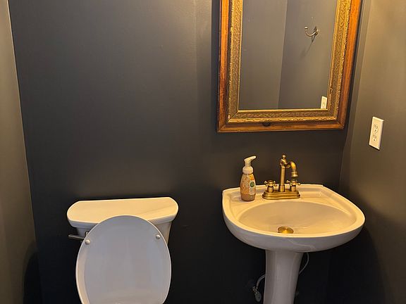 5th image of 3508 Roundtable Way