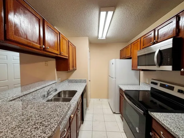2121 Hepburn St APT 505, Houston, TX 77054