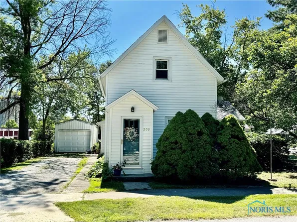 209 W Woodcox St, Antwerp, OH 45813