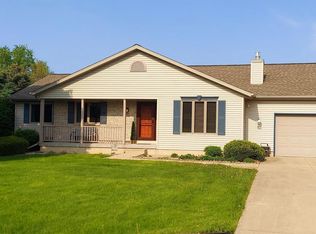 2810 Brooks Ridge Dr, Sun Prairie, WI 53590