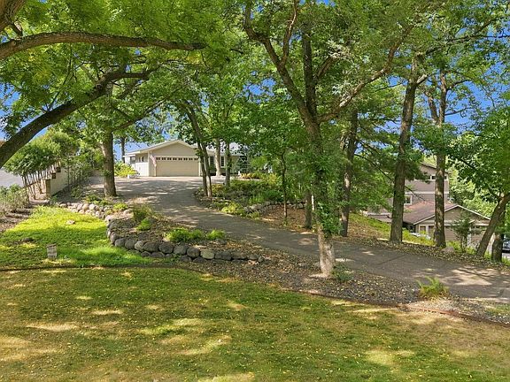 3rd image of 272 Cove Rd
