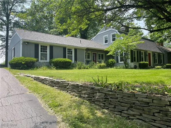 830 Blueberry Hill Dr, Canfield, OH 44406