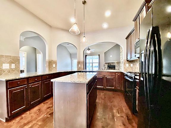 5th image of 506 W Holloway Dr