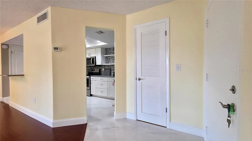 2 bed, 2.0 bath, 1099 sqft, $1,600 — Photo 4