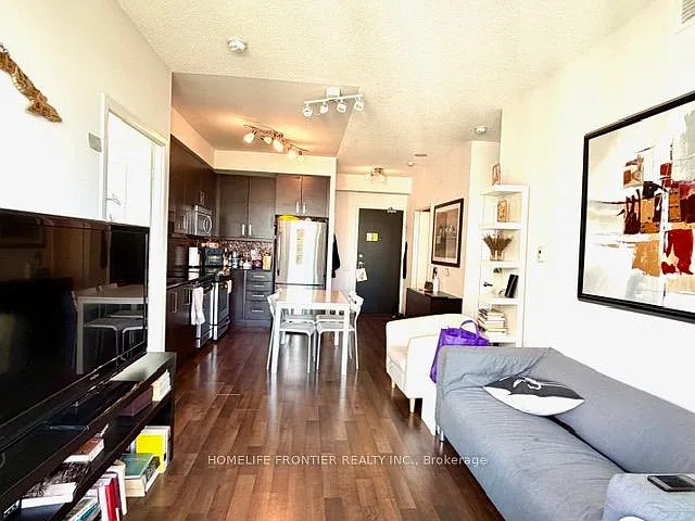 17 Anndale Dr #Penthouse 201 — Photo 4