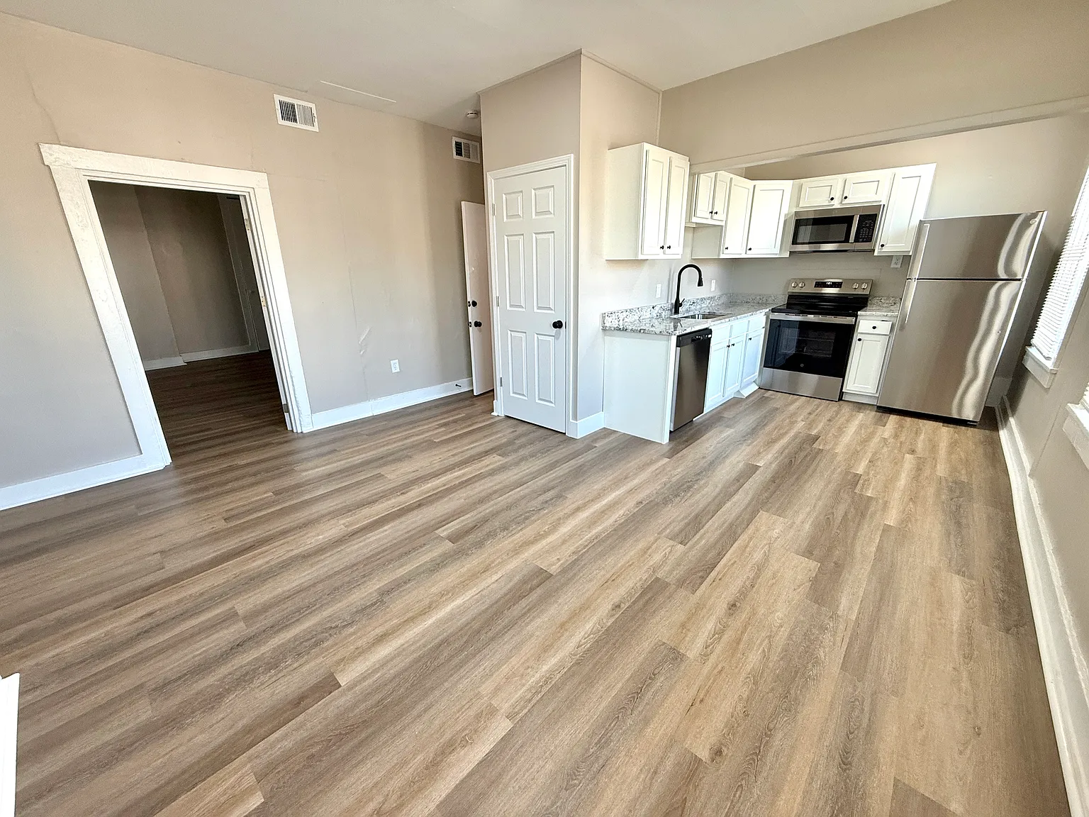 1 bed, $1,300 — Photo 3