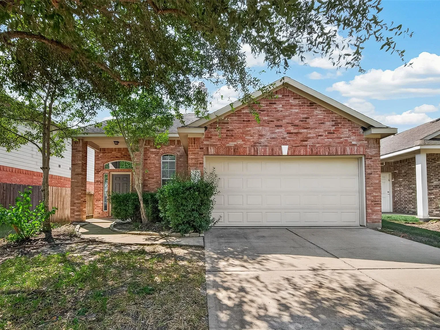 3 bed, 2.5 bath, 1815 sqft, $2,350 — Photo 3